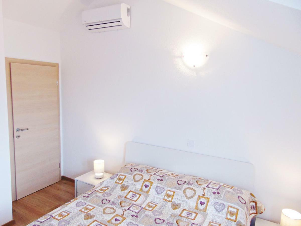 Apartment Luna Postira Exterior foto